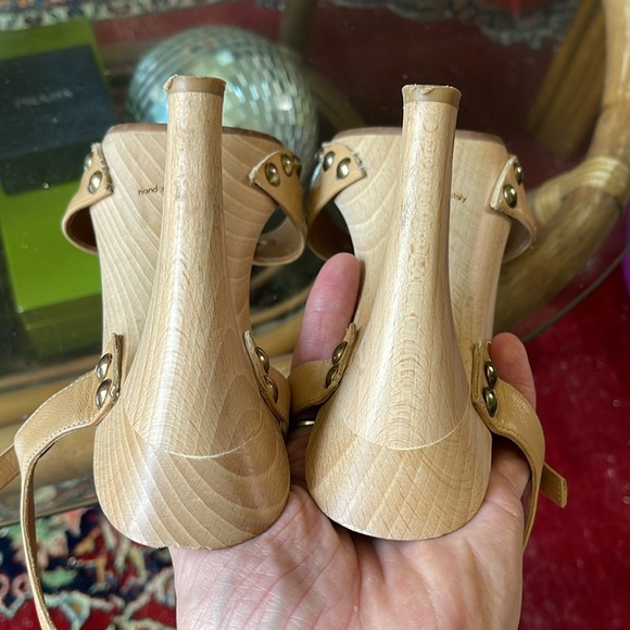 Manolo Blahnik Y2K wood platform sandal heels - Picture 9 of 10